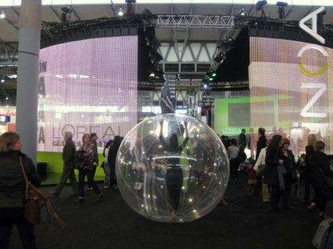 Diseño e innovación en el stand de L´Oréal de la mano de Expanding World