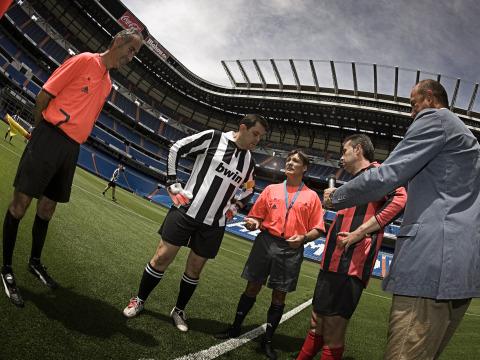 37 periodistas se enfrentan en el Santiago Bernabéu