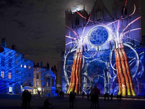 Medio millón de lúmenes iluminan Lyón