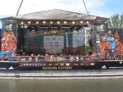 Soluciones Pirez imprime una camiseta de la Roja de 400m2