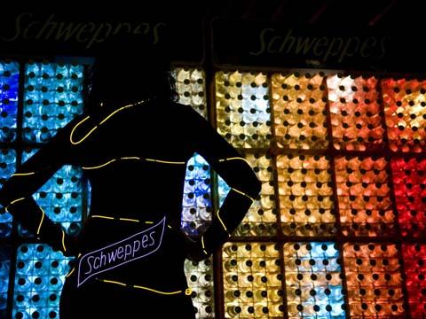 Schweppes pone luz a las noches de este verano