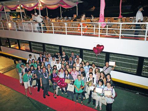 Sarawak dice «I love you» a sus embajadores