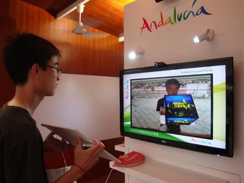 Arpa Solutions viste de flamenco la Expo de Shanghai