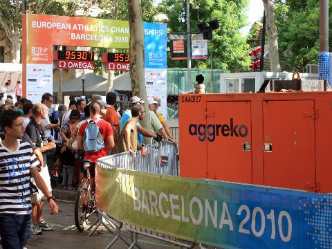 Las pistas del estadio de Montjuïc se iluminan