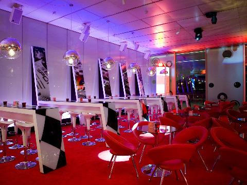 Decoración en punta para la presentación del Seat Exeo