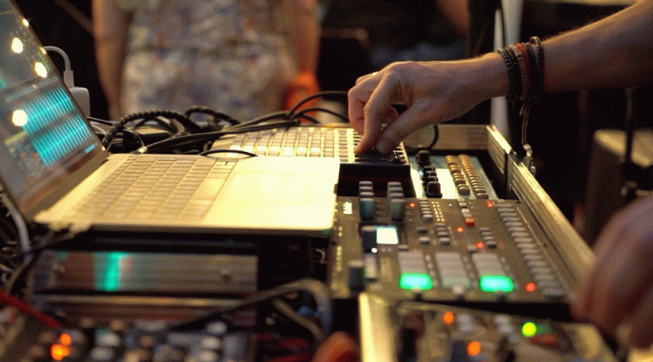 Photo of The Yellow B 3