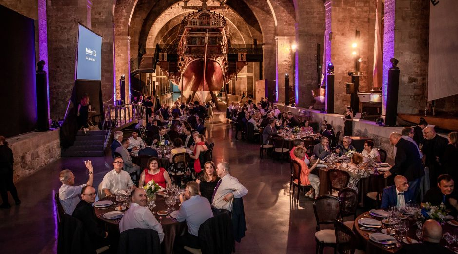 Photo of The Yellow B 12