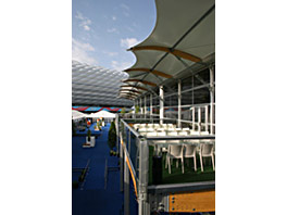 De Boer lanza en la Copa Mundial de la FIFA 2006 su nueva estructura Emperor de doble altura