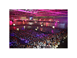 Avon celebra su 40 aniversario con una macro-cena en el Madrid Arena