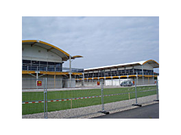 De Boer offers temporary accommodation  for journalists in the G8 summit conference