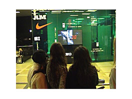 Nike Women presents its new catalogue on an interactive screen