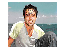 Poko Frecuente offers corporal advertising