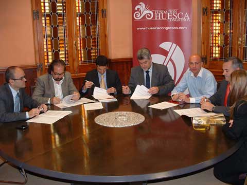 La Fundación Huesca Congresos firma un acuerdo con  el sector hotelero de la ciudad