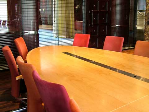 Los europeos prefieren reunirse cara a cara