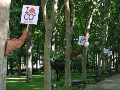 Los árboles madrileños hacen street marketing