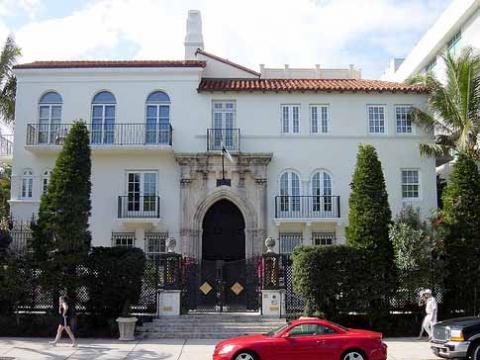 Abre un hotel en la mansión de Versace en Miami