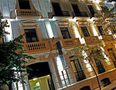 Un mini gimnasio Reebok en la habitación del hotel Selenza
