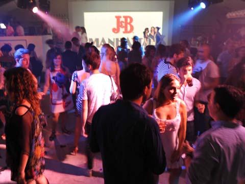 Video: J&B lanza al mercado el nuevo Manhattan