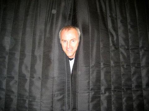 Mobile Air Wall makes meeting areas quiter