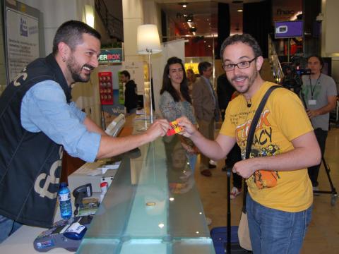 Un ´friki´ se muda a vivir a la FNAC Callao