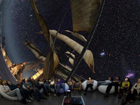 Más allá de los IMAX: el cine fulldome de Bail Out Eventos