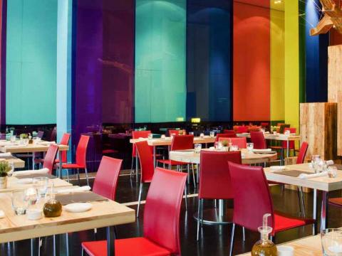 Cenas de verano con desconocidos en el ME Barcelona