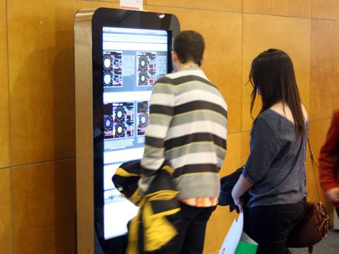 La nueva señalización de los congresos habla digital