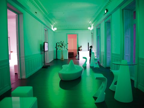 Fachada neoclásica para eventos modernos