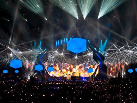 Paraddax convierte al público de Eurovision en una inmensa pantalla