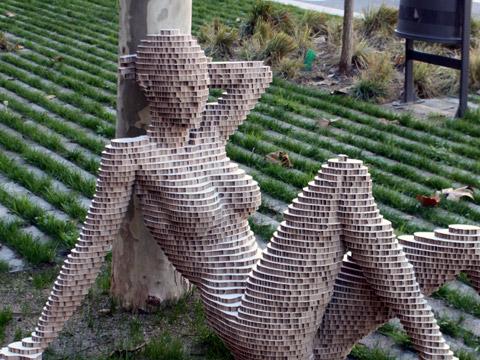 Un maniquí sostenible para pop up stores e instalaciones