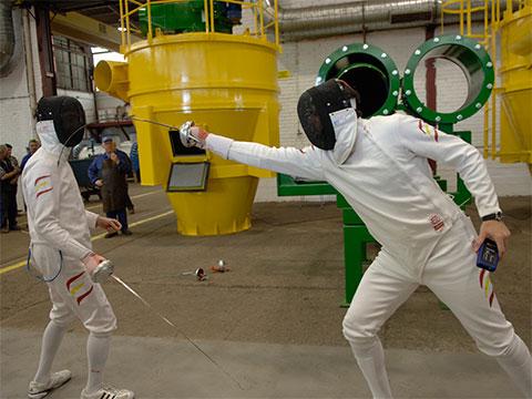 Duelo de espadas: la esgrima llega a los eventos