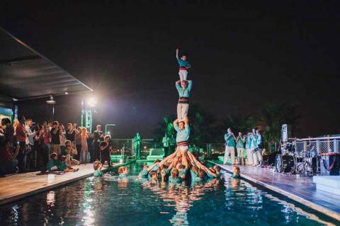 ´Castellers´ acuáticos en el Renaissance Barcelona Fira