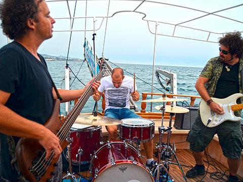 Exploramás lanza Rockaoke: karaoke en alta mar