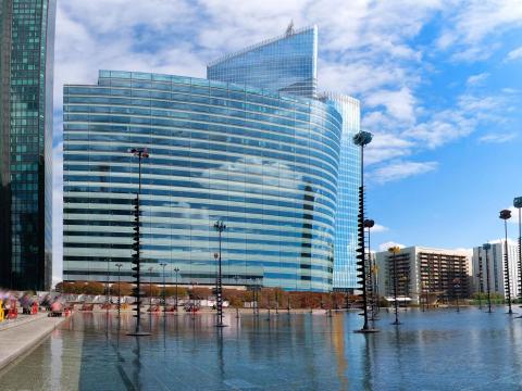 Abre el hotel Meliá París la Défense