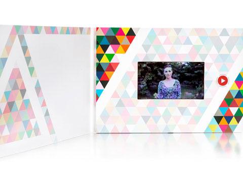 Videoky presenta sus tarjetas con video integrado