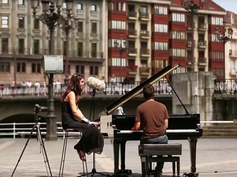 Un roadshow para componer una canción a base de sonrisas