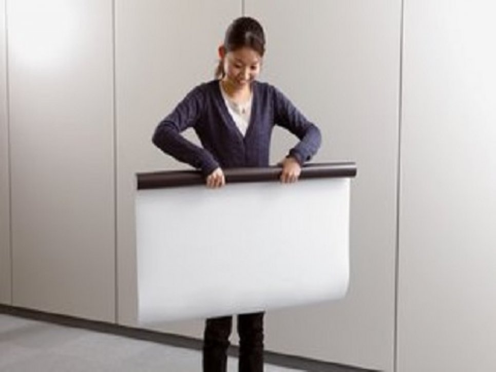 Un flipchart o una pantalla en cualquier espacio con las láminas 3M™ Whiteboard