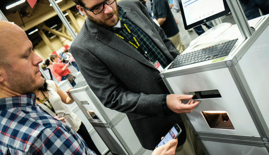 Orquídea lanza un nuevo sistema de acreditaciones dinámico: badges impresos en 6 segundos