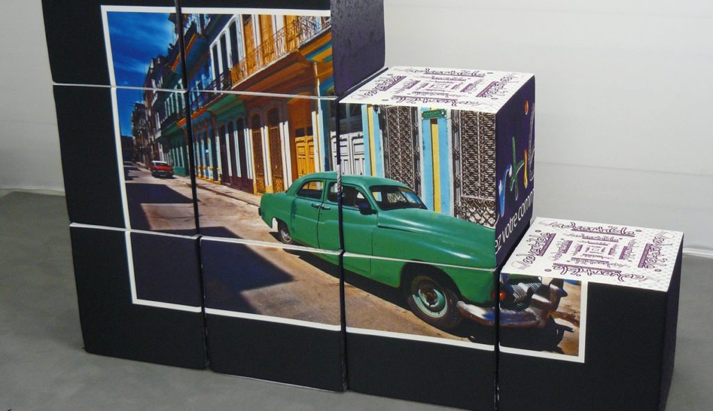 Un muro modular de pufs que se pueden imprimir