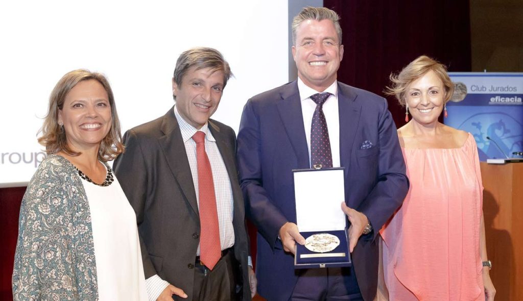 El Club de Jurados de los Premios a la Eficacia reconoce la trayectoria de Mercedes-Benz