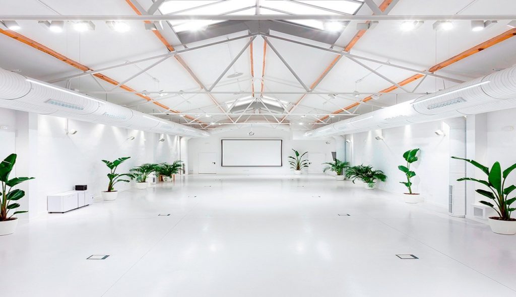 Espacio Bogarti, un espacio en blanco con inspiración industrial