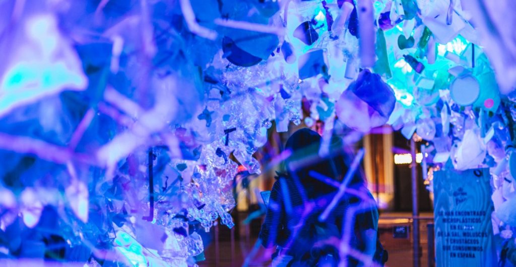 Corona x Parley y La Despensa: En 2050 habrá más plástico que peces en el mar