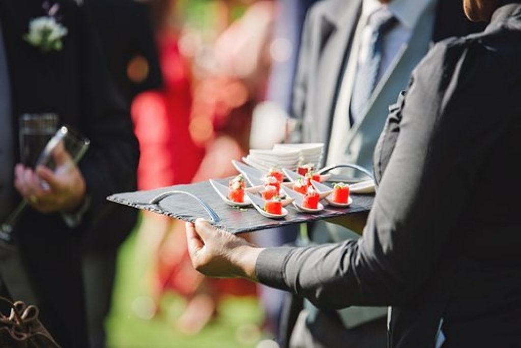 Qué tienes que saber cuando contratas un servicio de catering