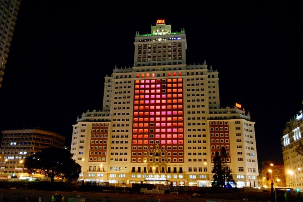 Netflix vuelve a hacerlo, esta vez en el RIU Plaza de España