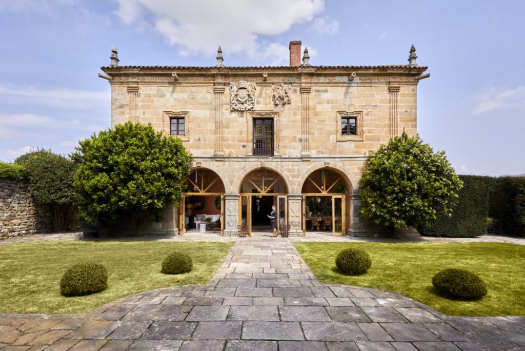 Palacio Helguera Boutique Antique, el nuevo hotel anticuario para eventos en Cantabria