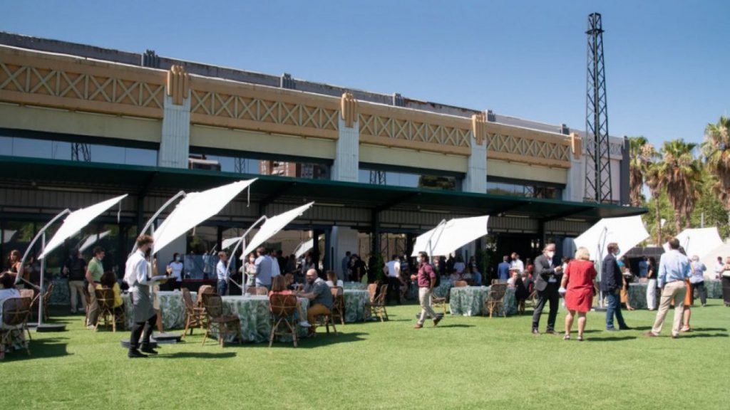 Madrid elimina límites de aforo y máximo de comensales por mesa