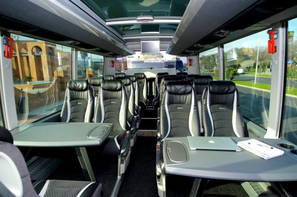 Nuevo bus con techo panorámico de cristal para tus eventos