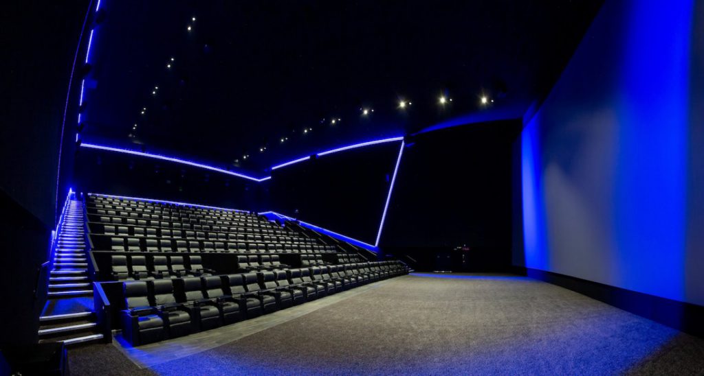 Cinesa LUXE Oasiz, el nuevo espacio con butacas de movimiento y tecnología inmersiva