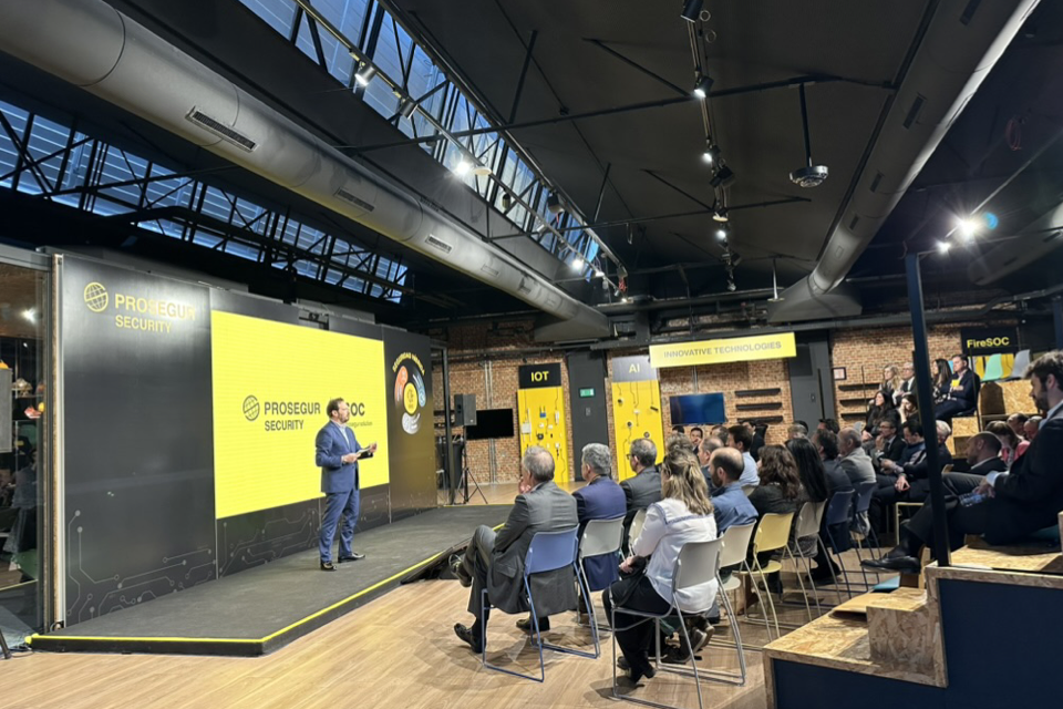 Photo of Innomedia Alquiler de tarimas y escenarios 4