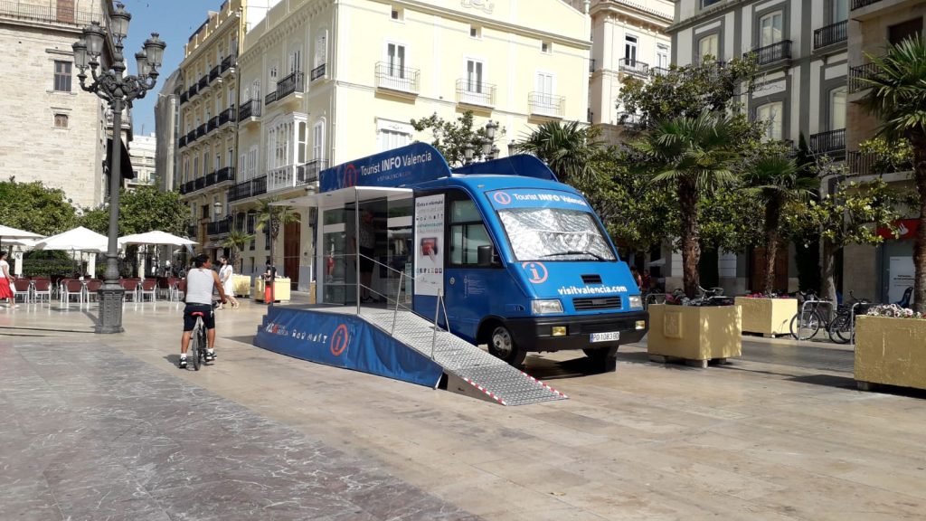 Foto de Movilbus: Vehículos y autobuses para tus eventos en calle. 5
